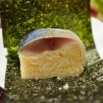 緒方 - これも安心の味。鯖寿司でございます。