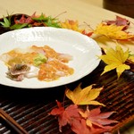 緒方 - 明石の鯛と昆布の森の雲丹
      紅葉狩りを想いながら頂く