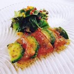 レストラン・パッション - アボカドとマグロのミルフィーユ仕立て　フレンチマスタードソース