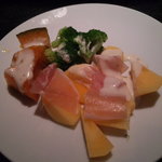 ラフ - 生ハムと季節のフルーツ