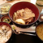 ニホンバシ イーチャヤ - 肉豆腐ランチ