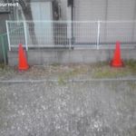 ちばから - 店舗裏の駐車場、赤いコーンが目印です