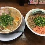 だるま大使 - パートⅡ(豚骨しょうゆ)チャーシュー+そぼろまんま(大)【料理】