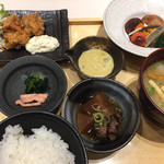 Gokoku - 山里定食 1,280円
                        チキン南蛮、焼き野菜、煮物小鉢、味噌汁、五穀米だけど間違って白ご飯登場