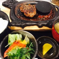 馬刺しと焼き鳥 グルマン三年坂 - 和牛赤牛ハンバーグ御膳(120g)