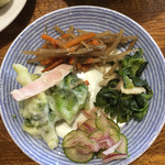 麺と餃子の店 さかくら - この日の惣菜4種