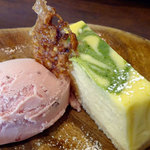 アプランティ - デザートセット＋200円
      ホワイトショコラチーズケーキ・いちごアイス付き