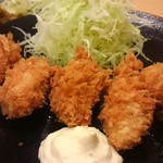 とん喜 - 牡蠣フライは５ピース。サイズで言えばLとのこと。