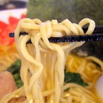 はし友ラーメン - 2016年11月　麵持ち上げ