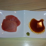 南国酒場リバーサイド - お通しのマグロ