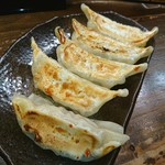 ラーメン創房 玄 - ﾗﾝﾁﾀｲﾑは 餃子200円♥
(*・ｘ・)ノ~~~♪