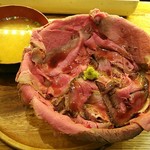 ヴィア ビア オオサカ - ローストビーフ丼