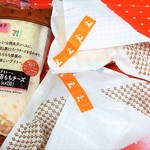 セブンイレブン - ピザまん￥１２０　ブリトー明太海苔もちチーズ￥２３０