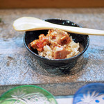 寿司栄 - あん肝の飴煮と酢飯をあわせて