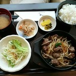 美々 - サイコロステーキ定食。