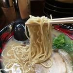 元祖博多 中洲屋台ラーメン 一竜 - 麺はこんな感じ