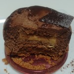 レ・グーテ - チョコムースの中には蜂蜜キャラメルと、こっくり苦味あるコーヒーカスタードがマッチ