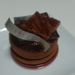 レ・グーテ - コーヒーチョコクリームにはちみつキャラメルとピーカンナッツ、進化したペカン470円