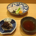 寿司つばさ - 城下かれい、好みでポン酢か塩昆布で