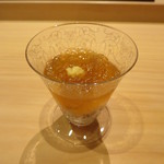 寿司つばさ - 小鯵の酢〆に土佐酢のジュレ