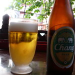 昼間からのチャーンビール。