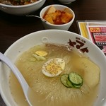 焼肉・冷麺ヤマト - 冷麺のスープ、けっこう白濁