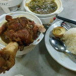 Pao Xiang Bak Kut Teh - 料理写真:はみ出すホネ。ホネ付肉のスープってどうしてこんなに美味いのか。