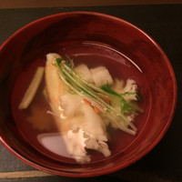 日本料理 鳥羽別邸 華暦 - お吸い物 ずわい蟹葛打ち えびいも 青軸 花びら茸 
                紅葉人参 松葉柚子