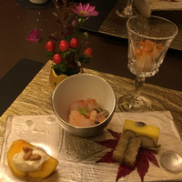 日本料理 鳥羽別邸 華暦 - 前菜 茶ぶり海鼠みぞれ和え いくら醤油漬け 
                帆立貝柱と大黒しめじの紅葉和え 柿絹衣かけ
                松の実 むかご厚焼き玉子 子持ち昆布