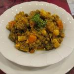 日替わりアチャール（300円）あなどれない辛さで友人の額からは汗がビッシャリ。