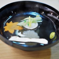 むとう - お椀　　　子持ち鮎真丈　松茸