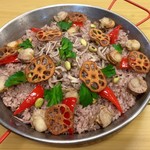 ベジィカップス - 道産帆立といろいろキノコの赤ワインピラフ