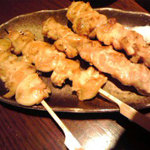 Izakayanihyakunanajuutsukinoshizuku - ジャンボ鶏もも串・骨付きぼんちり串/塩