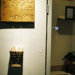 TORATTORIA 京極堂 - お店の看板です　シェフの手彫り！だそうです。