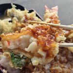 魚稚 - ミックス天丼
            海老がめちゃ大きくてプリプリ♪