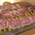 房総ホルモン - たまに行くならこんな店は、渋谷区道玄坂エリアで安価に精肉やホルモンの焼肉が楽しめる期待の新店、「房総ホルモン　道玄坂基地」です。