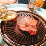 Yakiniku Sosomon - ソソ漬け。ハサミでカットしていただきます。