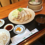 泰山 - 黒豚バラ生姜焼き定食(ご飯少なめ、ミニじゃこおろし)、シュウマイ盛り合わせ