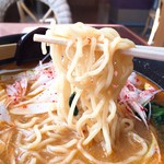 花＆レストラン　らぽーとランド - ピリ辛ラーメン麵リフト