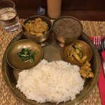 ネパール料理バルピパル - 別の日のカレー（タルカリ？）1種のダルバート