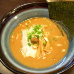 大黒屋本舗 - 濃厚魚介らーめん\７００真ん中にあるのはカレー玉なのでご自由にとかしてお召し上がり下さい。