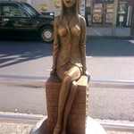 吟八亭 やざ和 - 亀有駅前、麗子像