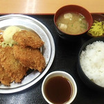 赤丸食堂 - 日替定食(ヘレカツ)500円