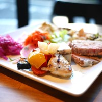 Mark Matsuoka Grill - 前菜盛り合わせ　スモール　（980円）