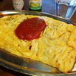 Yakisobabaruiijimaya - オムポリタン焼きそば（中盛・820円）ナポリタン焼きそばがふわふわたまごで包まれています