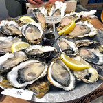 FISHERMAN'S MARKET OYSTER BAR - 「ハッピーアワーセット」の生ガキ（４人前）（２０１６年１１月）