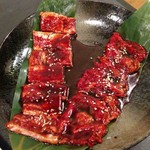 焼肉 やくやく亭 - 左カルビ、右サガリ