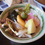 Yamane Shokudou - ものすごく種類が入っているサラダ