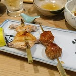味処 清水 - 食べかけですが，つくねと手羽