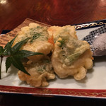 ほたてのチーズはさみ天ぷら 620円。